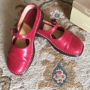 Ladies Brown’s Landing Mary Janes